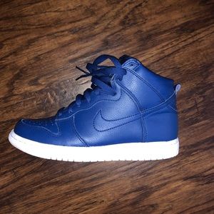 blue nike shoes high tops